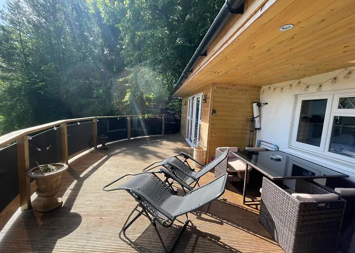 Unique Orchard Lodge For Couples With Hot Tub